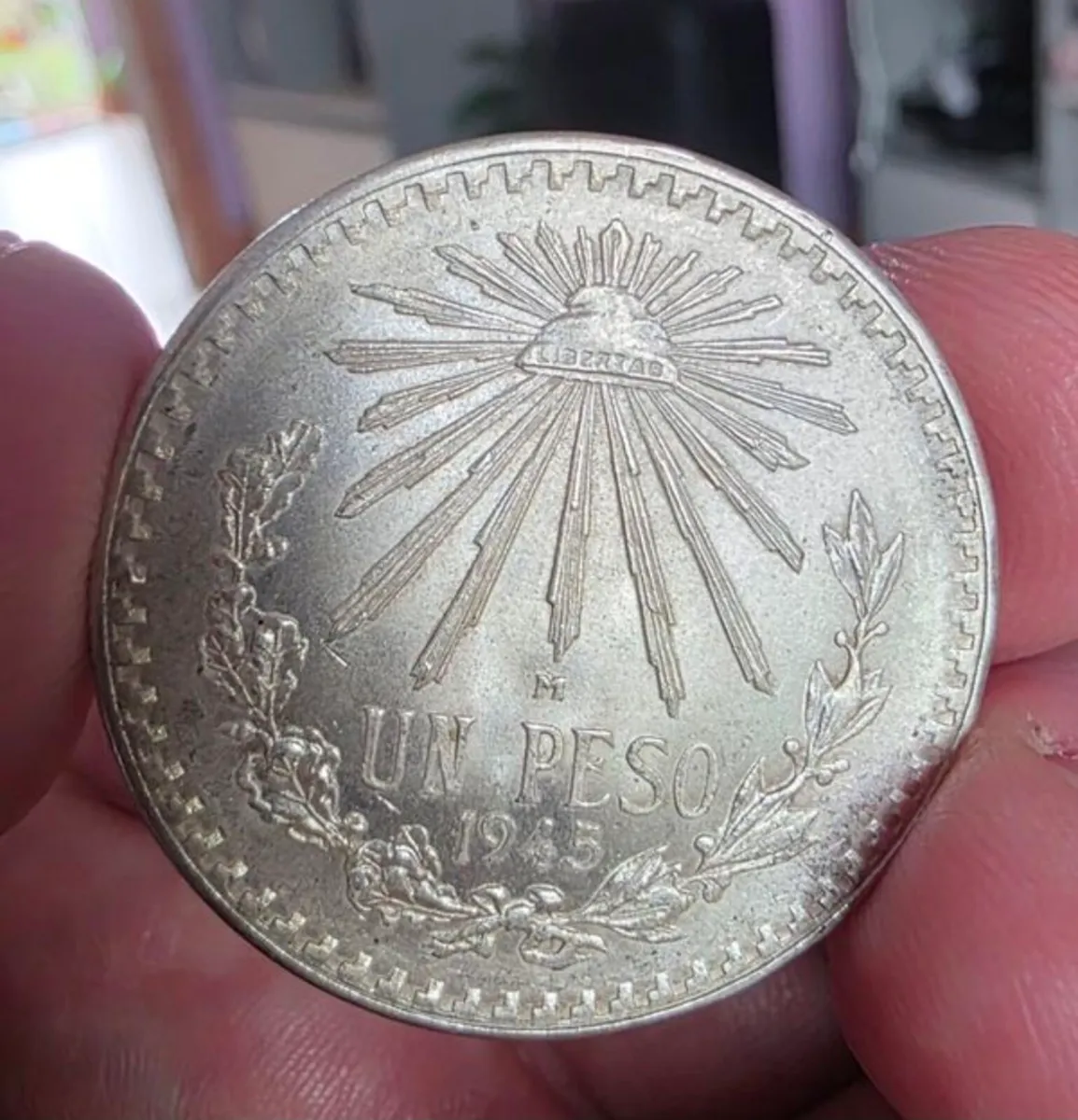 1945 silver mexican un peso coin - Image 3