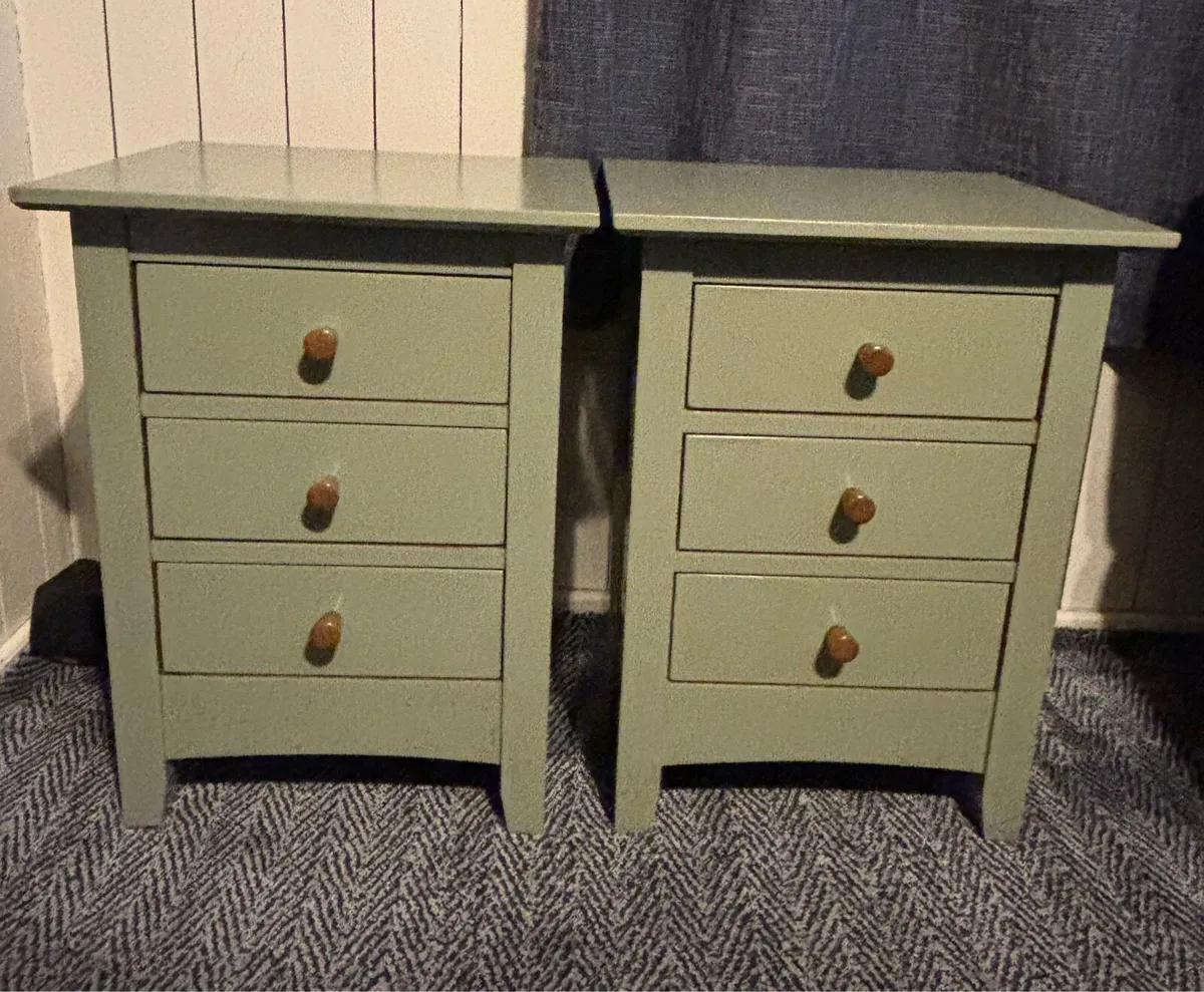 Pair of bedside lockers - Image 2