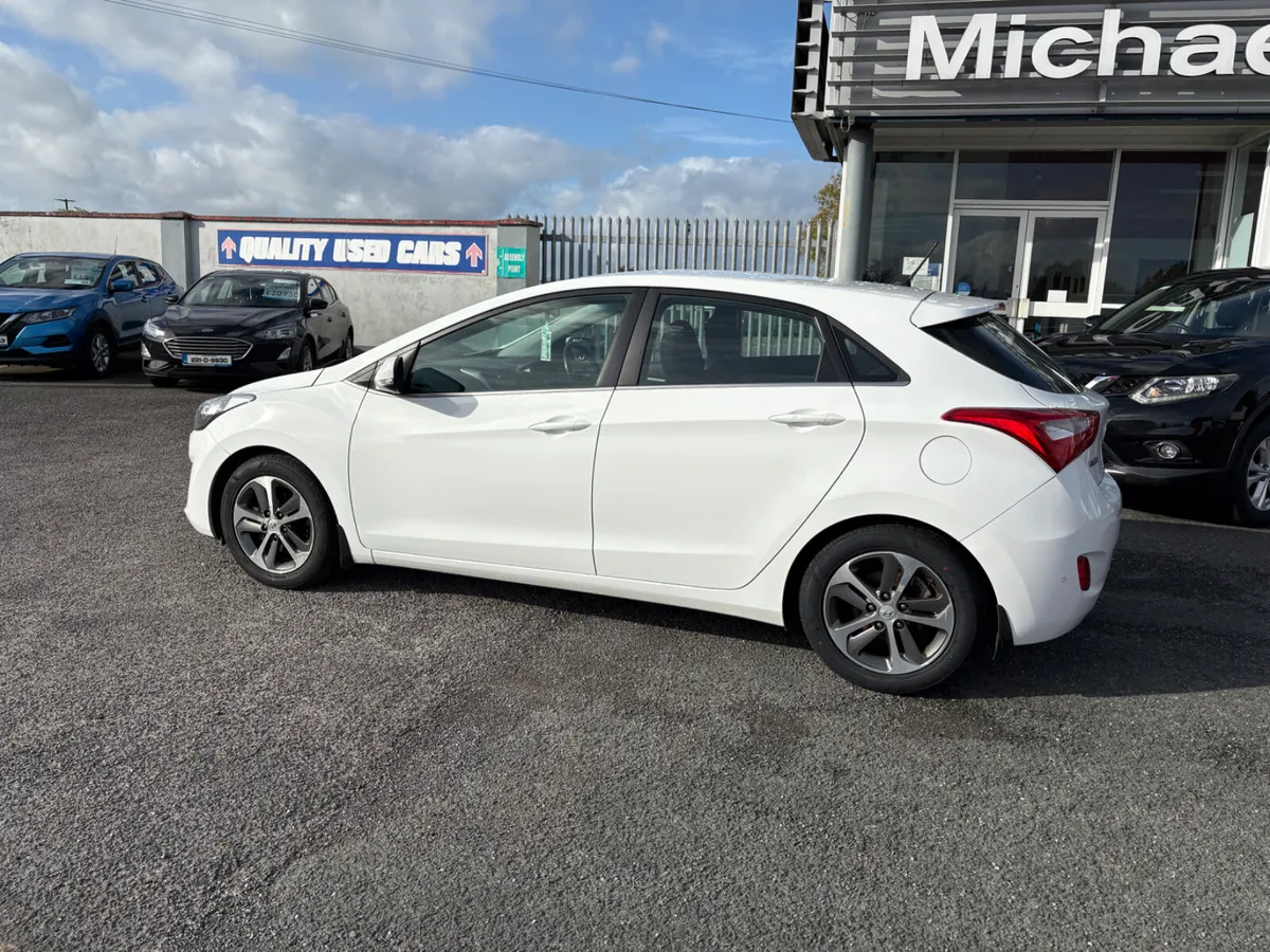 Hyundai i30 Deluxe 1.4i petrol Irish FSH 161 - Image 3