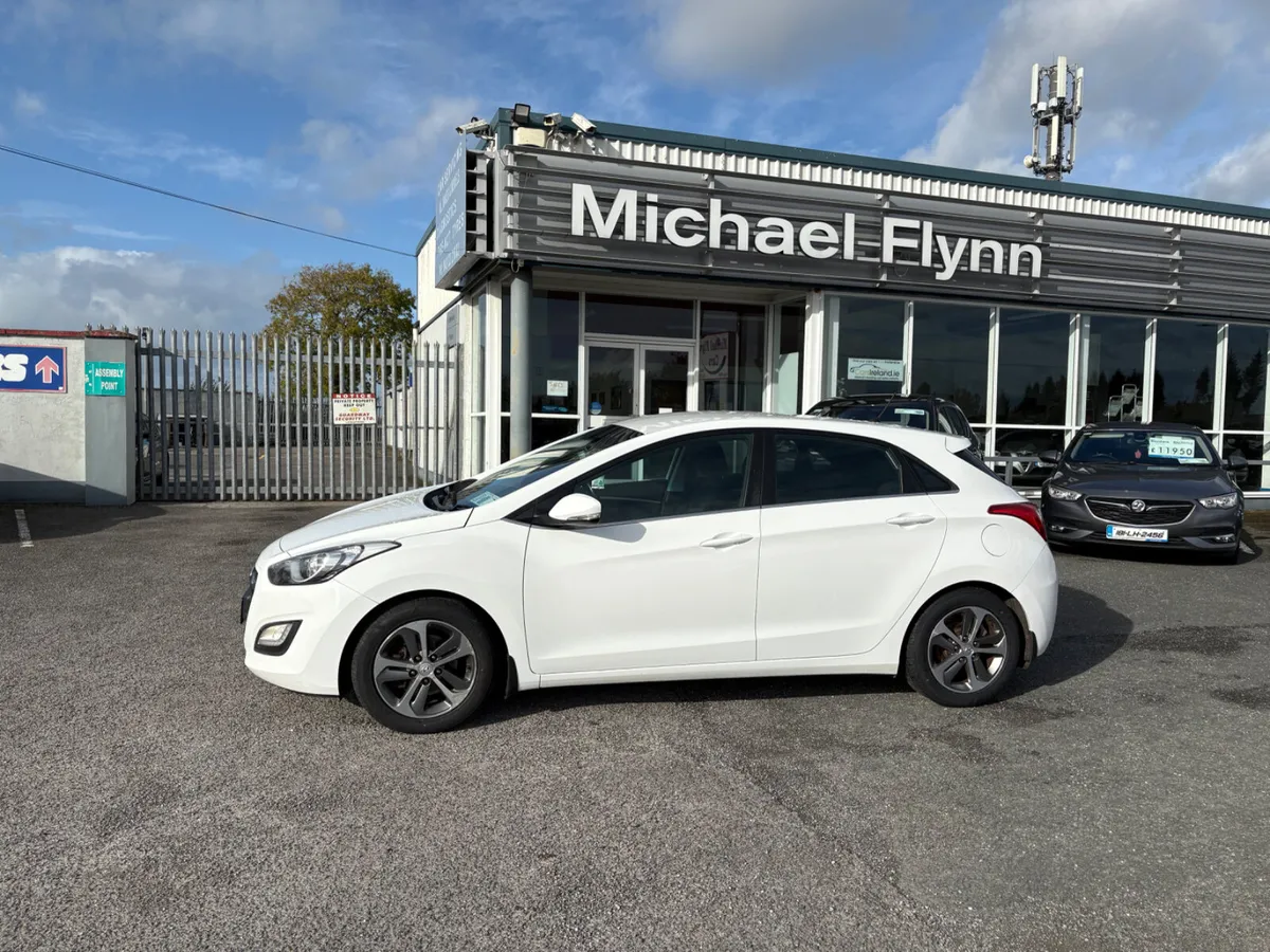 Hyundai i30 Deluxe 1.4i petrol Irish FSH 161 - Image 2