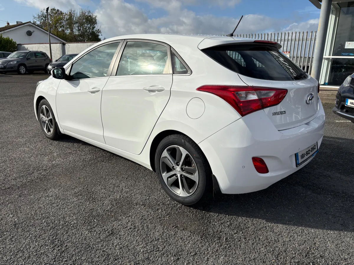 Hyundai i30 Deluxe 1.4i petrol Irish FSH 161 - Image 4