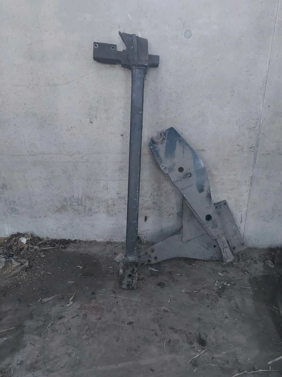 Valtra / valmet loader brackets - Image 2