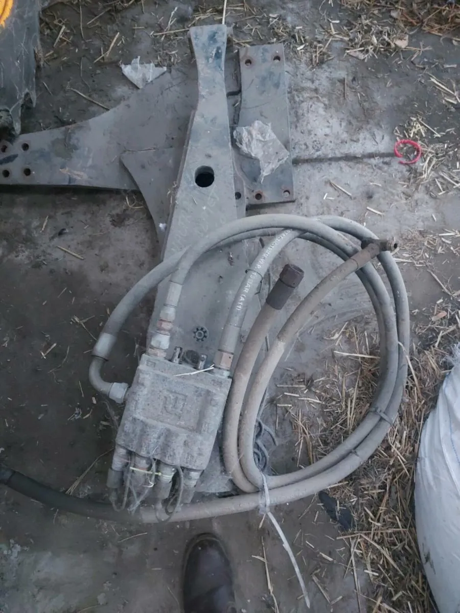 Valtra / valmet loader brackets - Image 1