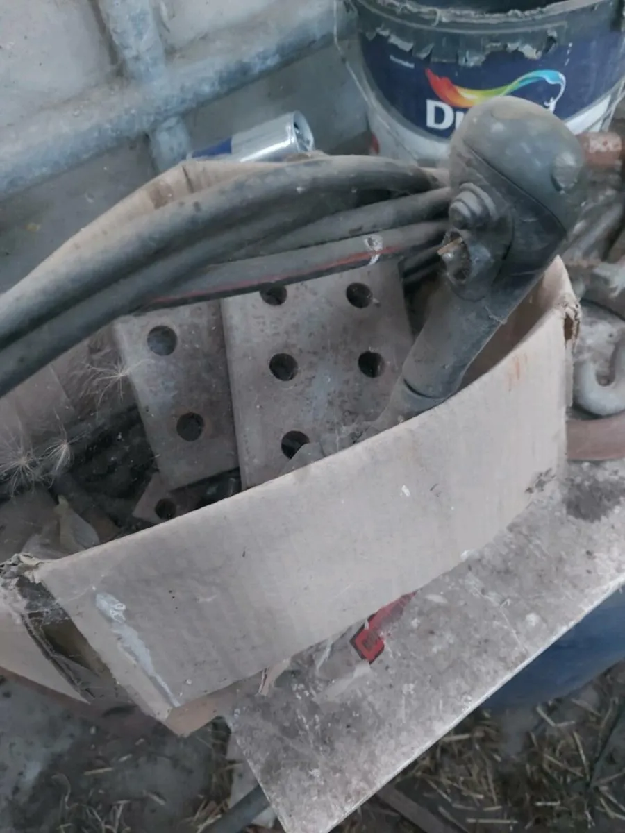 Valtra / valmet loader brackets - Image 3