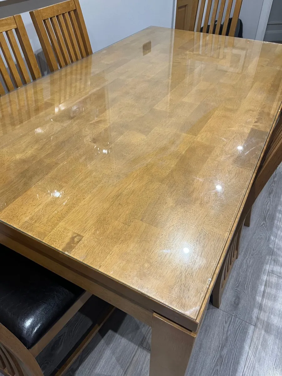 Kitchen table and chairs - Image 1