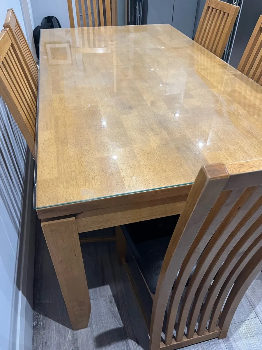 Kitchen table and chairs - Image 2