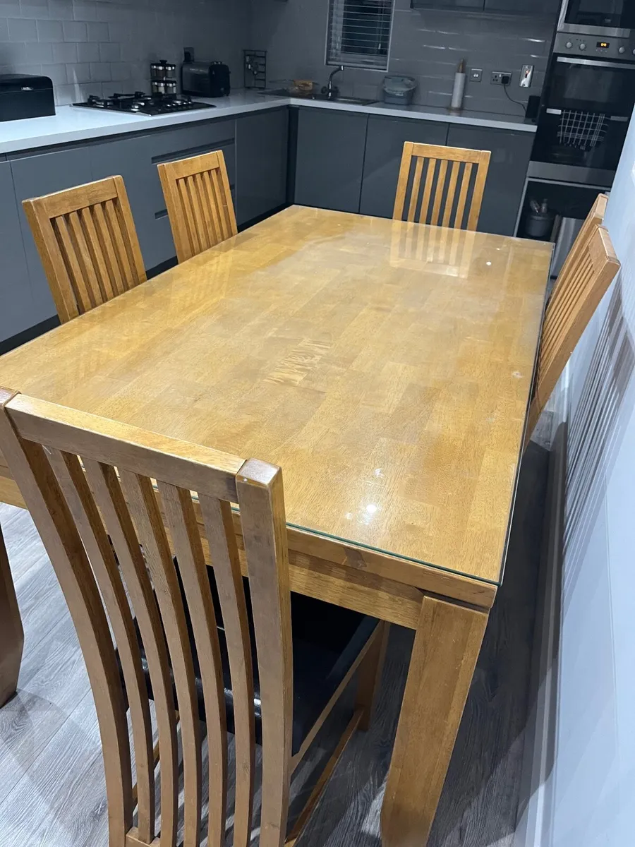 Kitchen table and chairs - Image 3