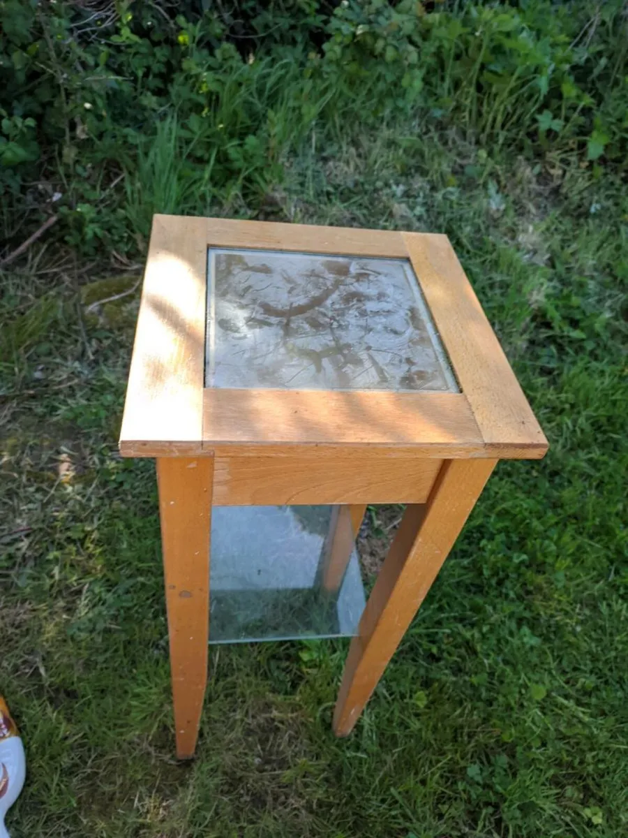 Side table with glass shelf - Image 1