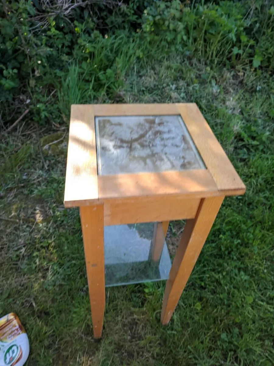 Side table with glass shelf - Image 2