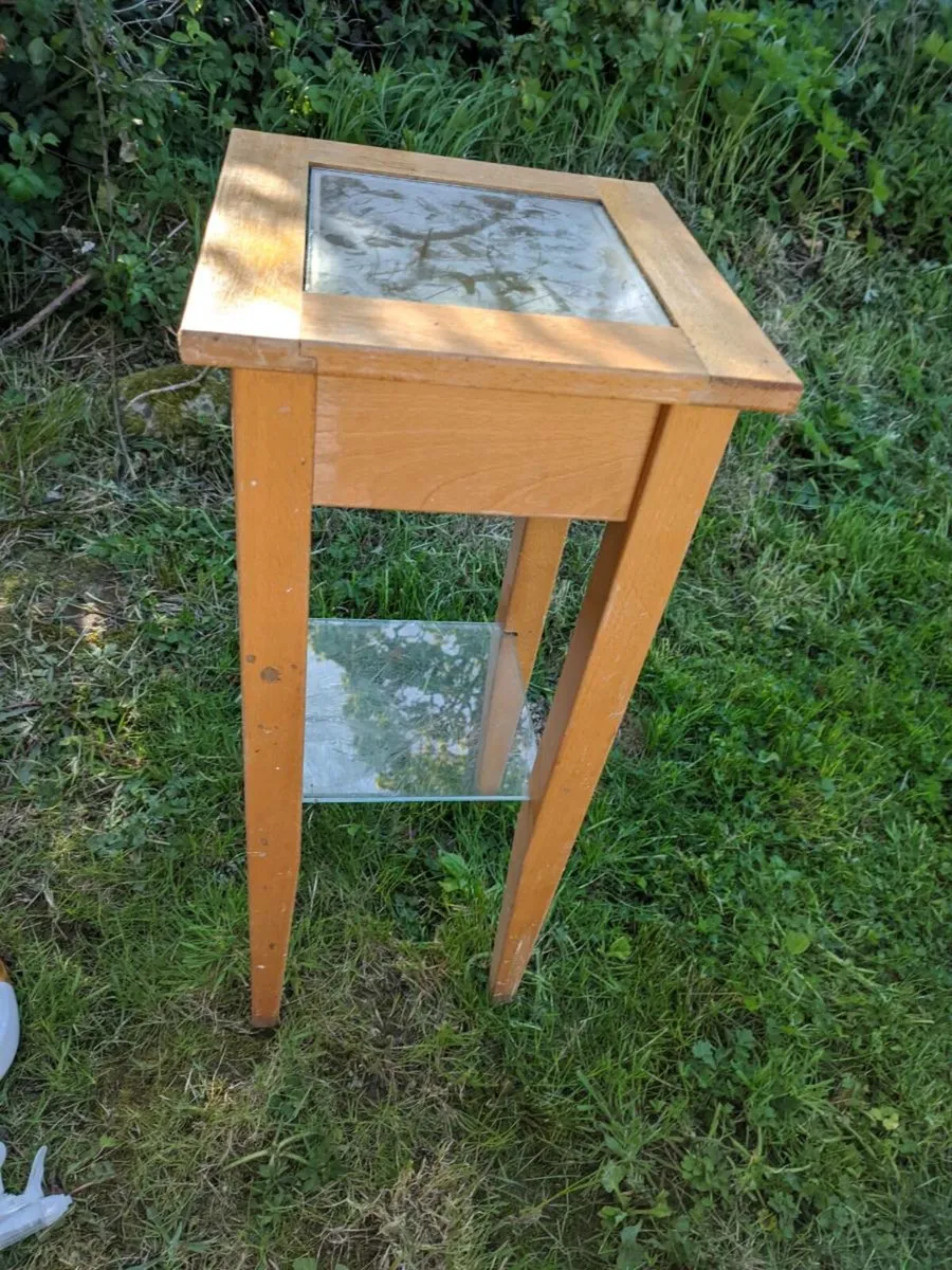 Side table with glass shelf - Image 4