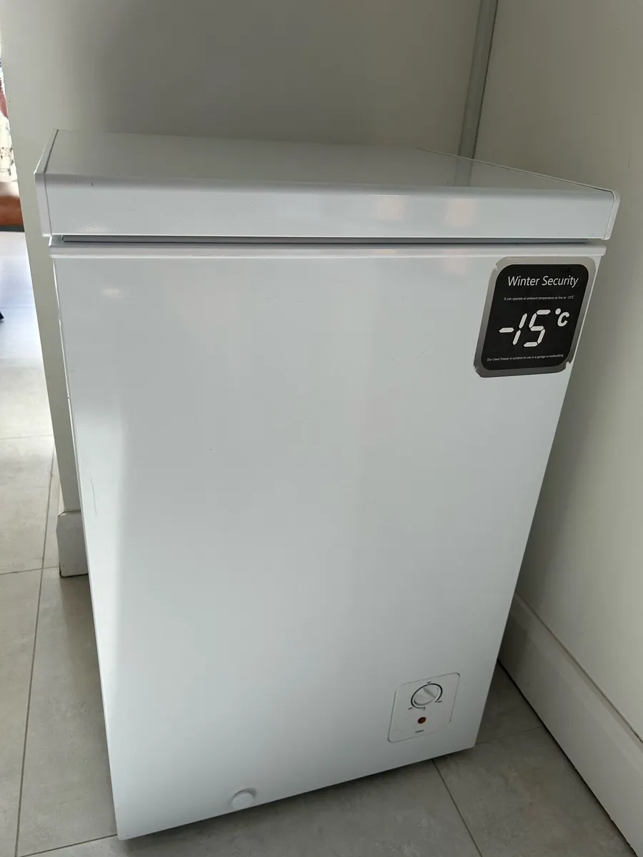 ESSENTIALS Chest Freezer - White - Image 1