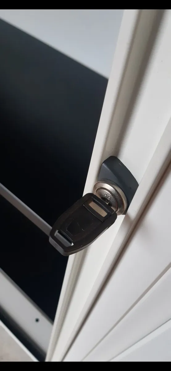 Superb Quality Bisley Tambour Units With Keys - Image 4