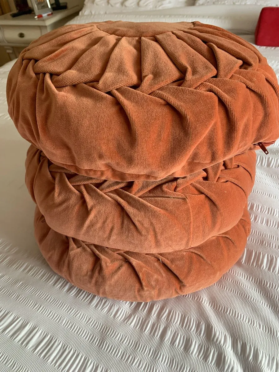 Cushions - Image 2