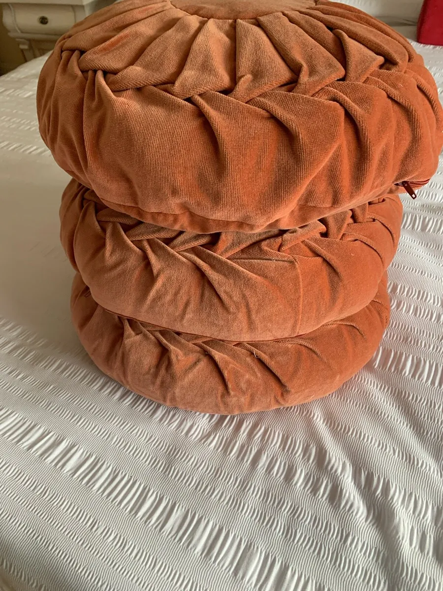 Cushions - Image 3