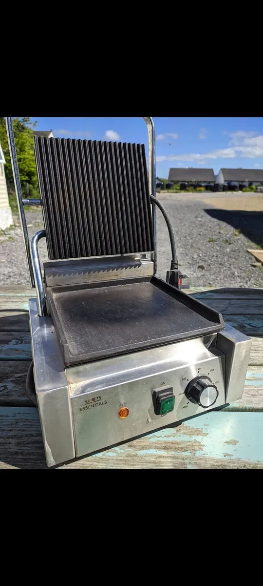 Panini grill machine - Image 1