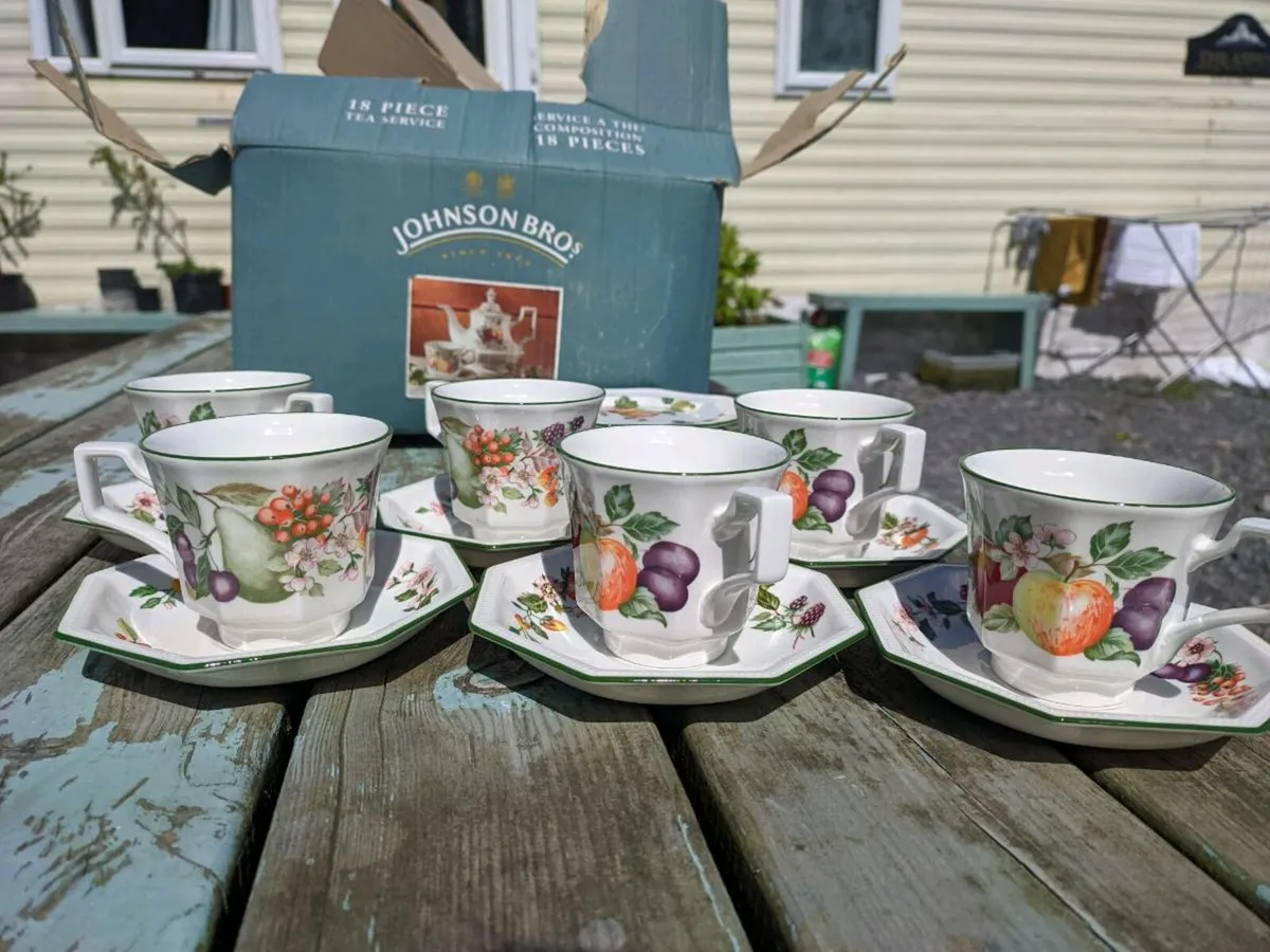 18 piece tea set - Image 1
