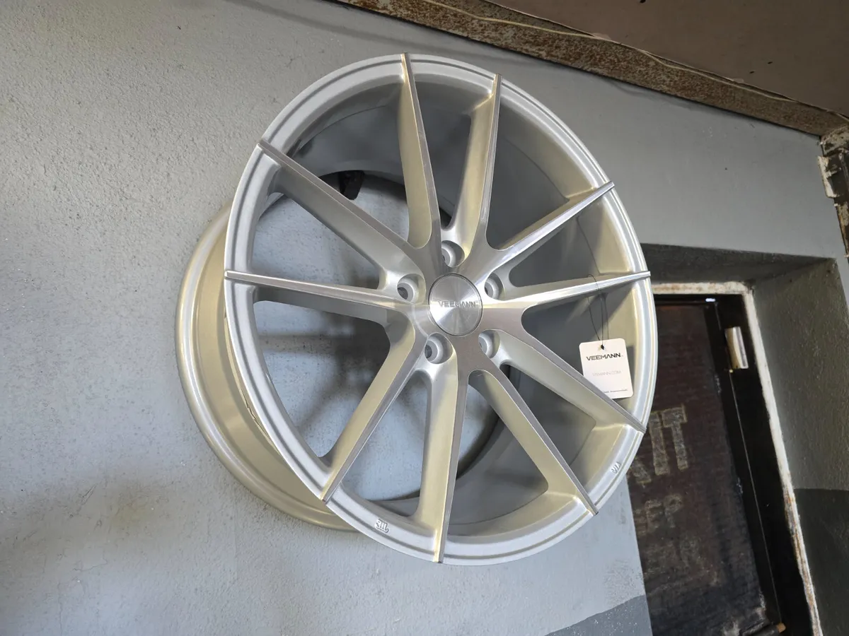 **Special** 18" VEEMANN V-FS25 Alloys