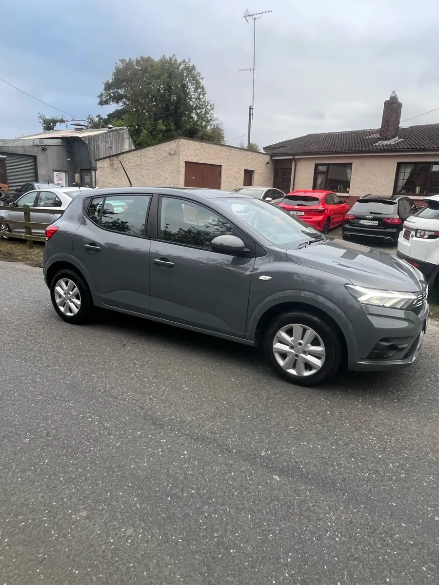 24 Dacia sandero - Image 2