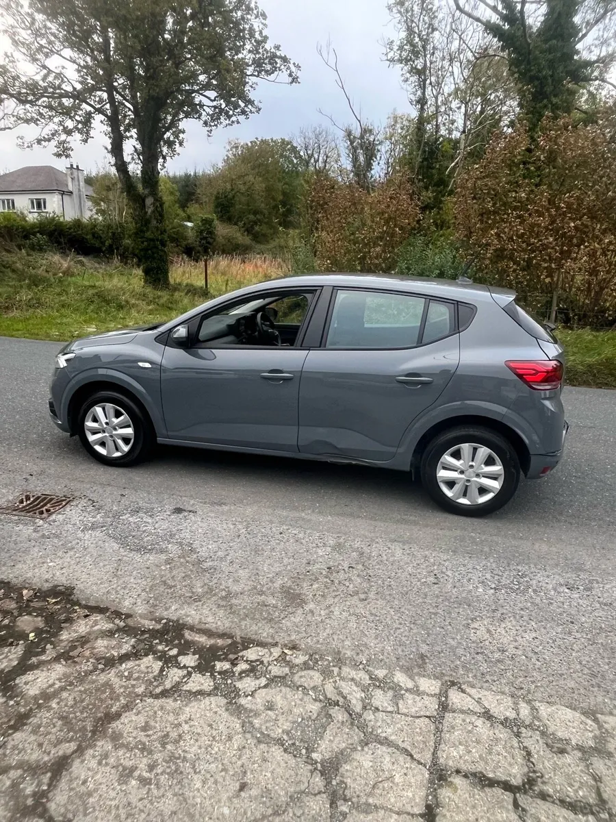 24 Dacia sandero - Image 3