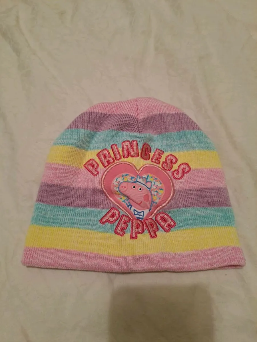 Peppa Pig hat 2 to 5 years old - Image 1
