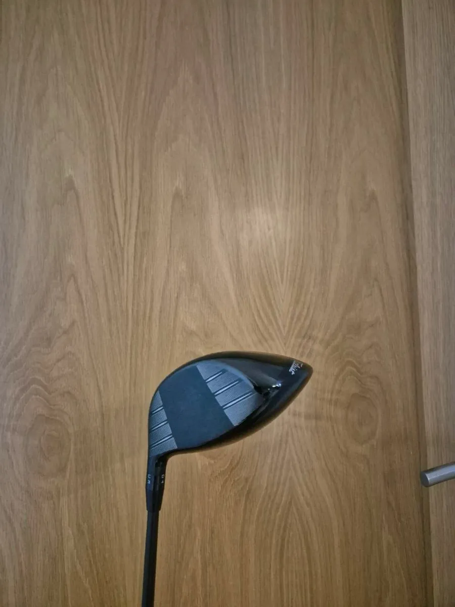 Titleist TSR 2 Driver  (9° Stiff) - Image 3