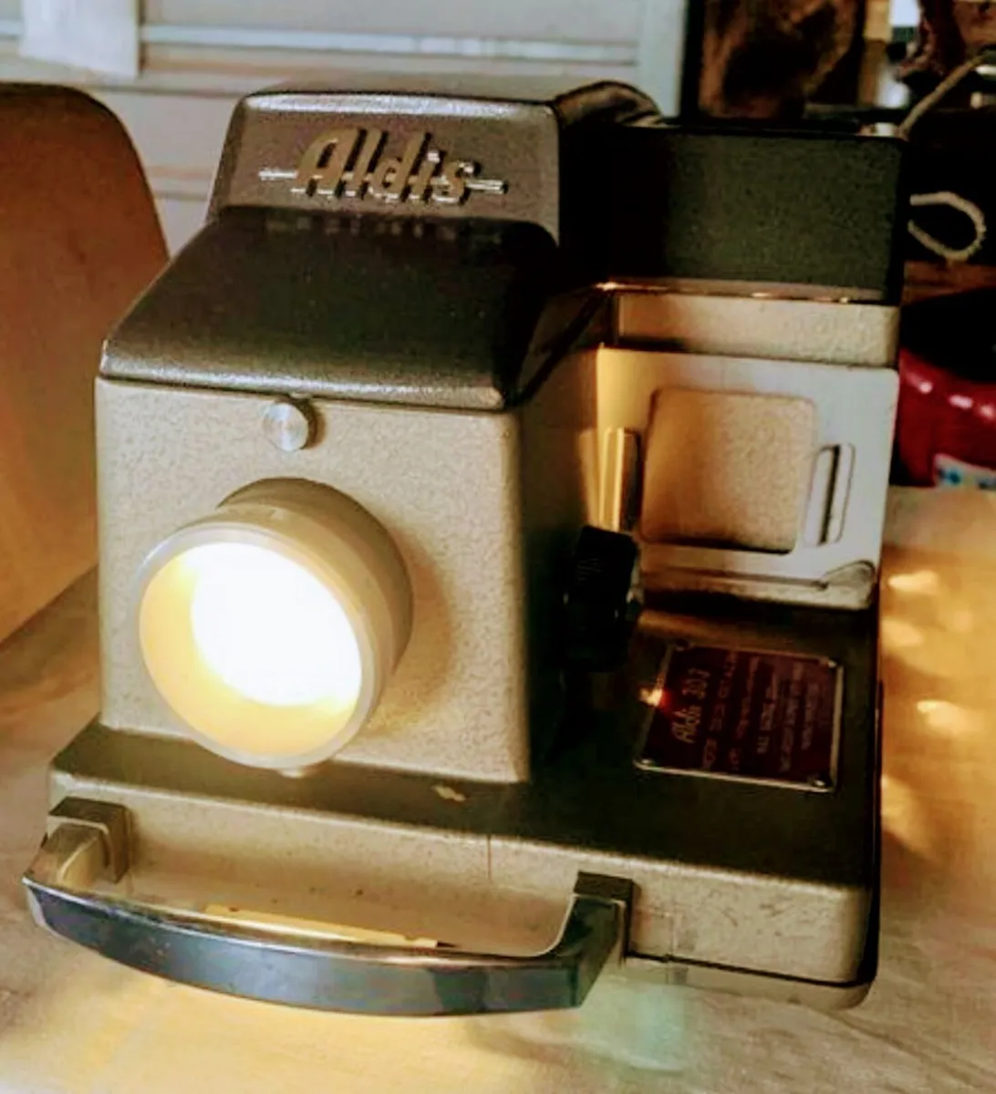 Vintage  ALDIS 303 Vintage 1960s Slide Projector - Image 1