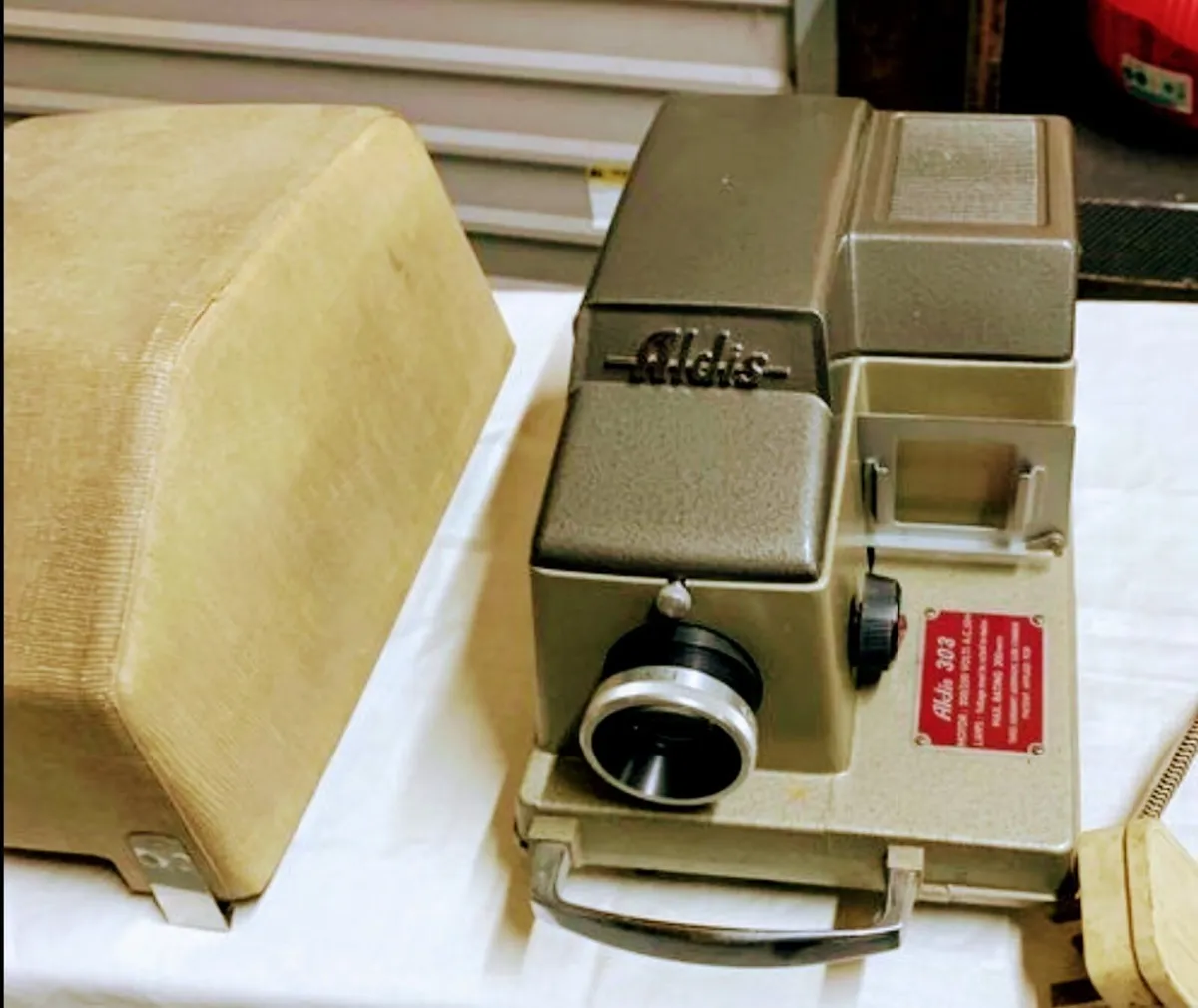 Vintage  ALDIS 303 Vintage 1960s Slide Projector - Image 3