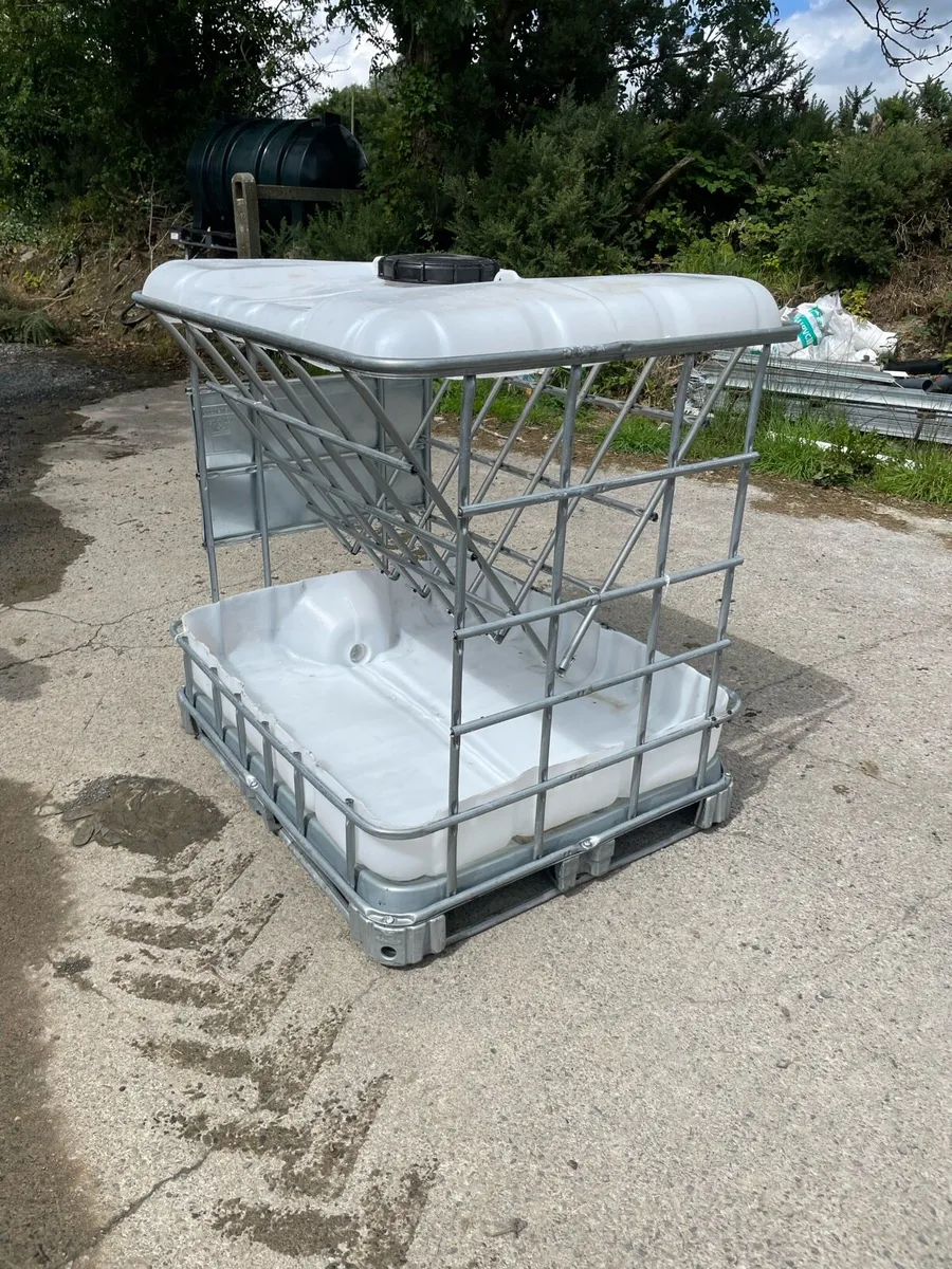 IBC Hay Feeder & Animal Hutch/Pen - Image 4