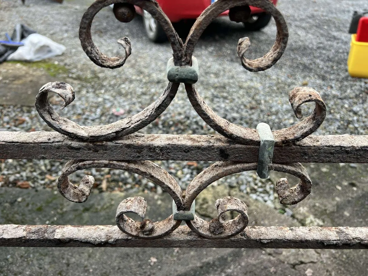 Gates - Image 3