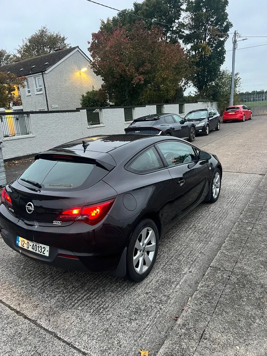 2012 Opel Astra GTC - Image 1