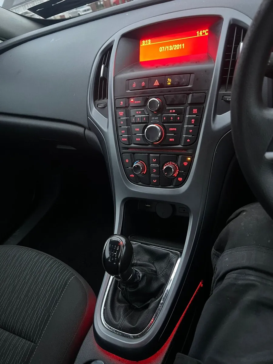2012 Opel Astra GTC - Image 2