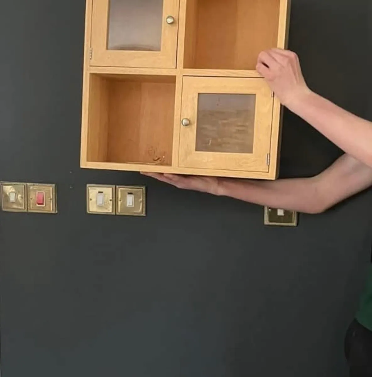 Wall mounted cabinet