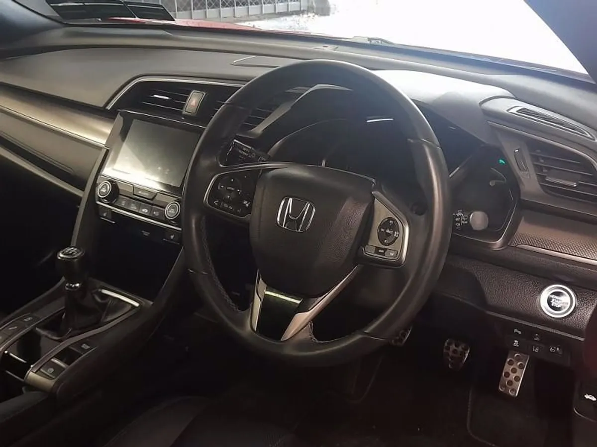2017 Honda Civic Premium - Image 4