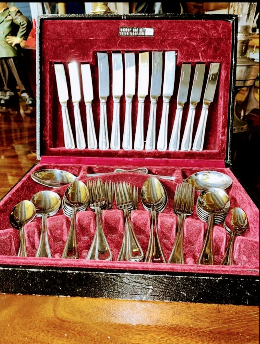 Vintage Webber and Hill Cutlery Set - Image 2