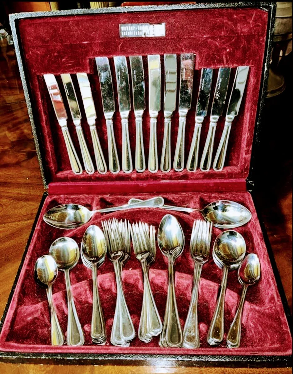 Vintage Webber and Hill Cutlery Set - Image 3