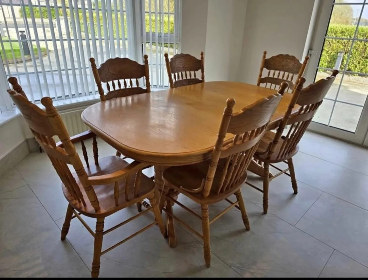 DINING ROOM TABLE 6 CHAIRS