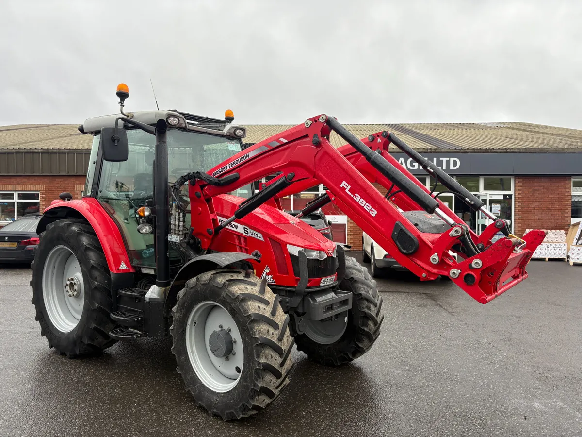 Massey Ferguson 5713S 🔴 AIR BRAKES 🔴 - Image 3