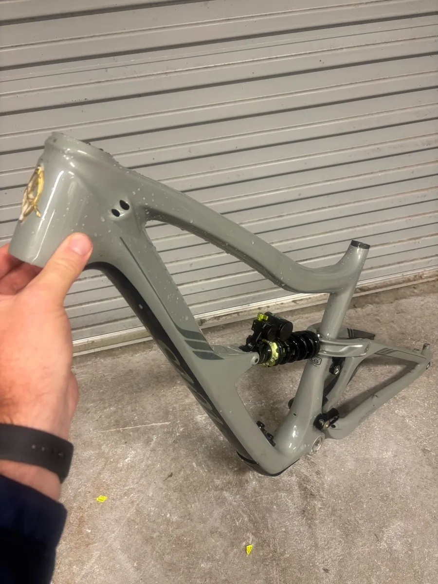 Large MTB Carbon Frame - Image 1