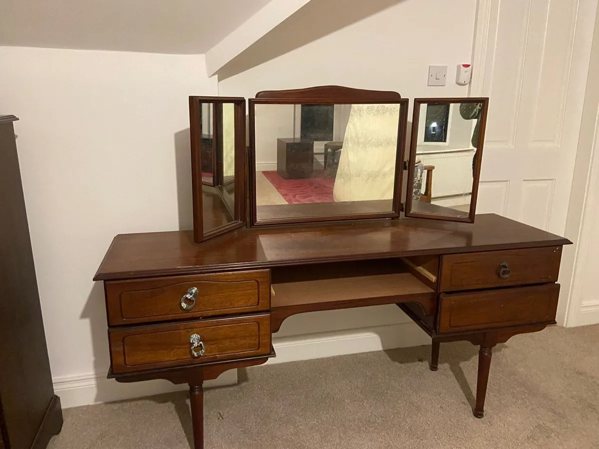 Bedroom furniture - Image 2
