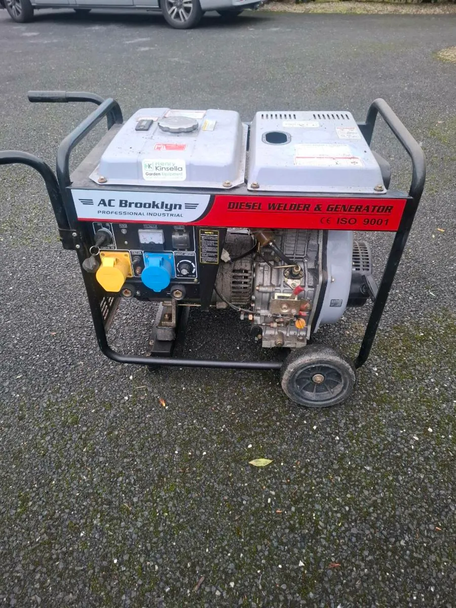 10 HP deisel welder/generator - Image 1
