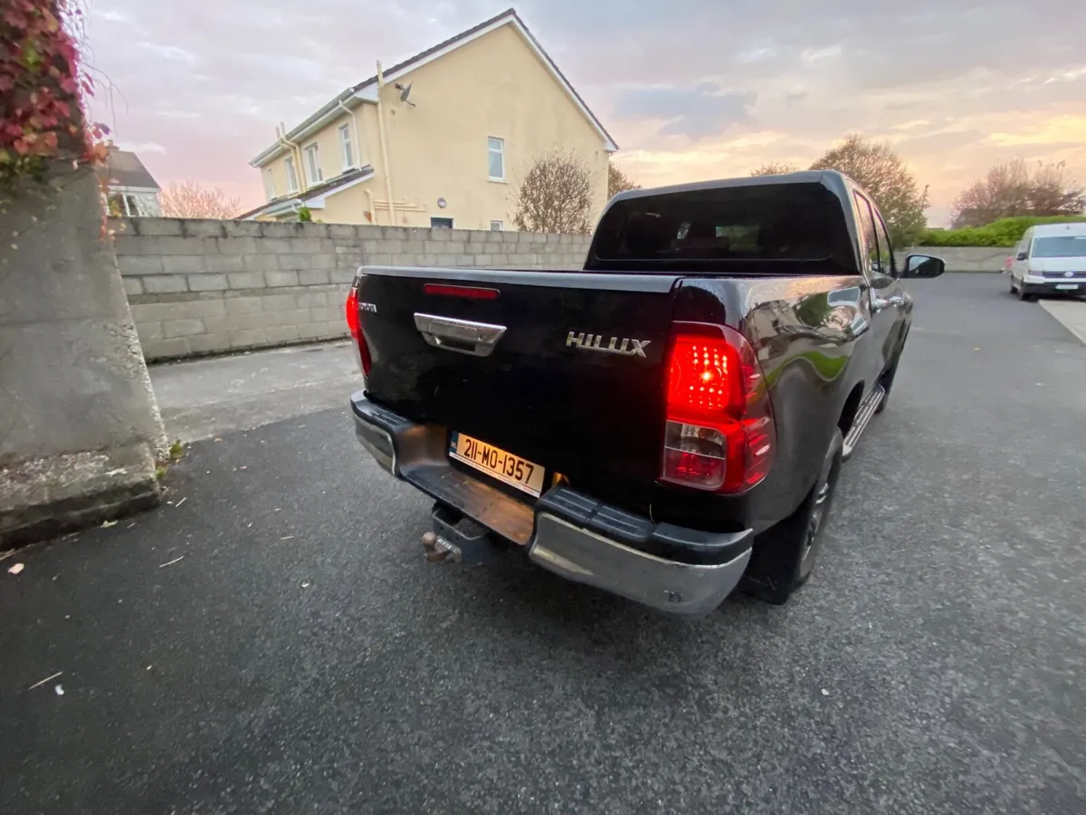 Toyota Hilux 2021 - Image 2