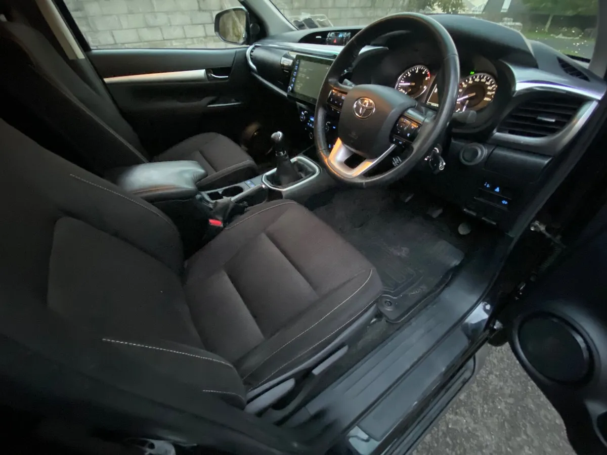 Toyota Hilux 2021 - Image 3