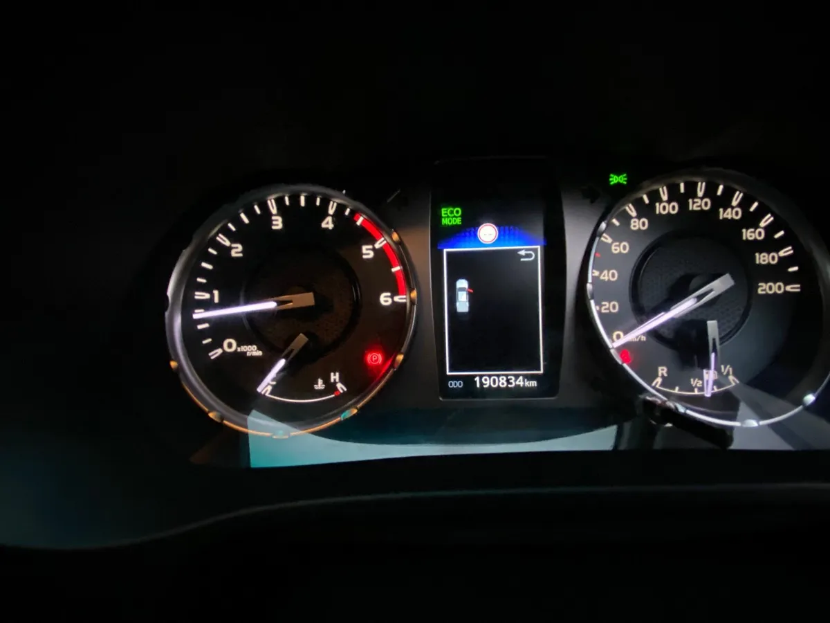 Toyota Hilux 2021 - Image 4