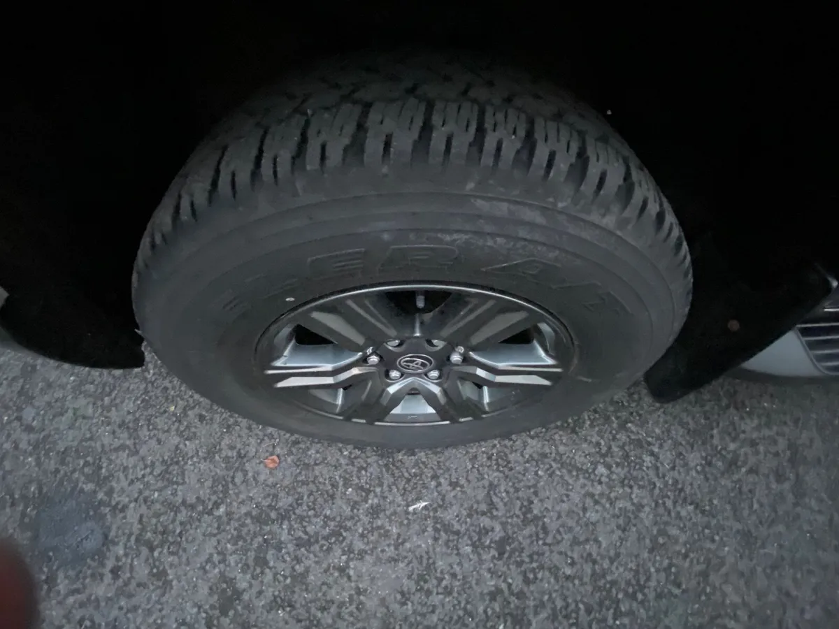 Toyota Hilux 2021 2.8 SR5 - Image 4