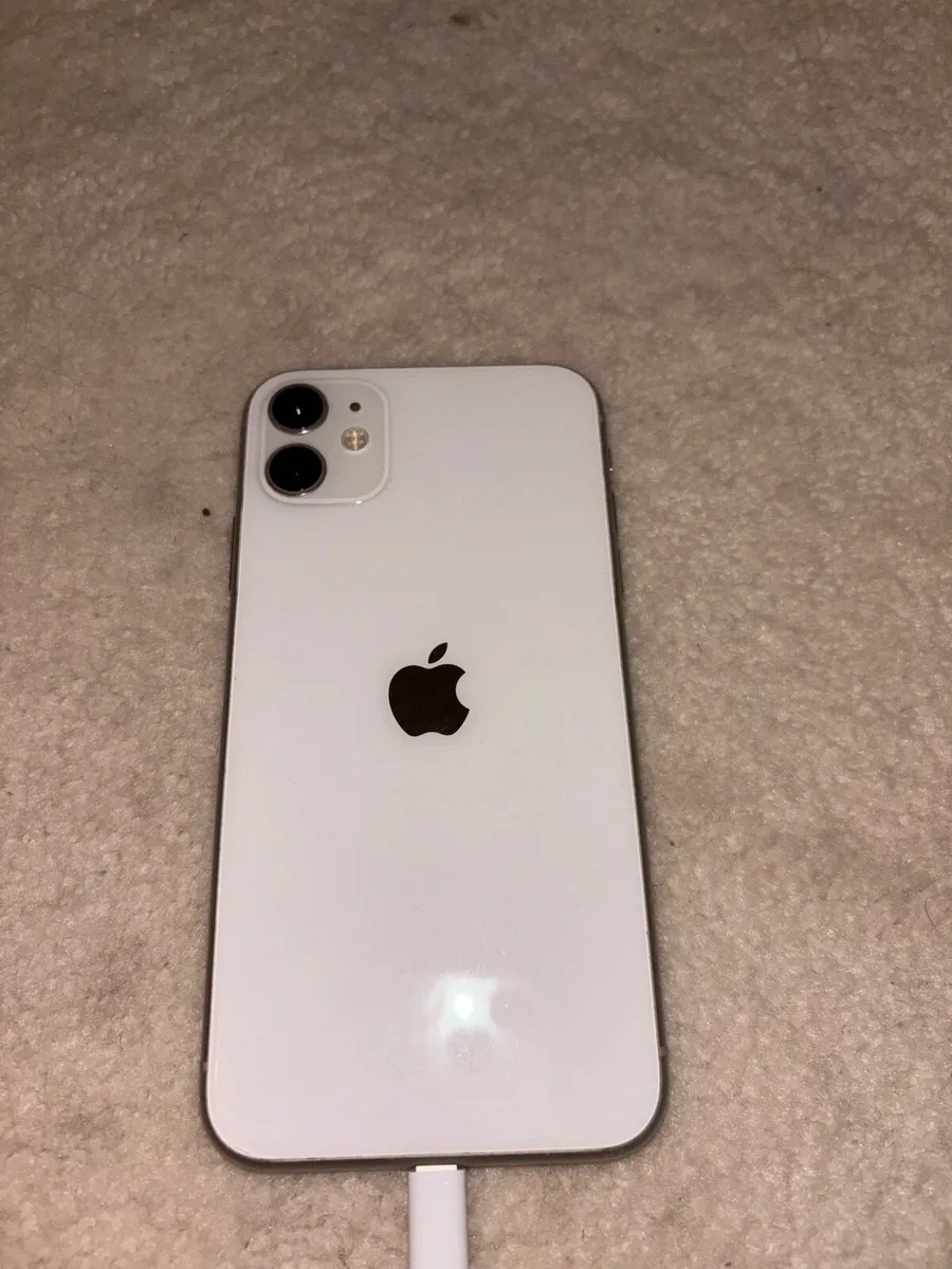 iPhone 11 - Image 1