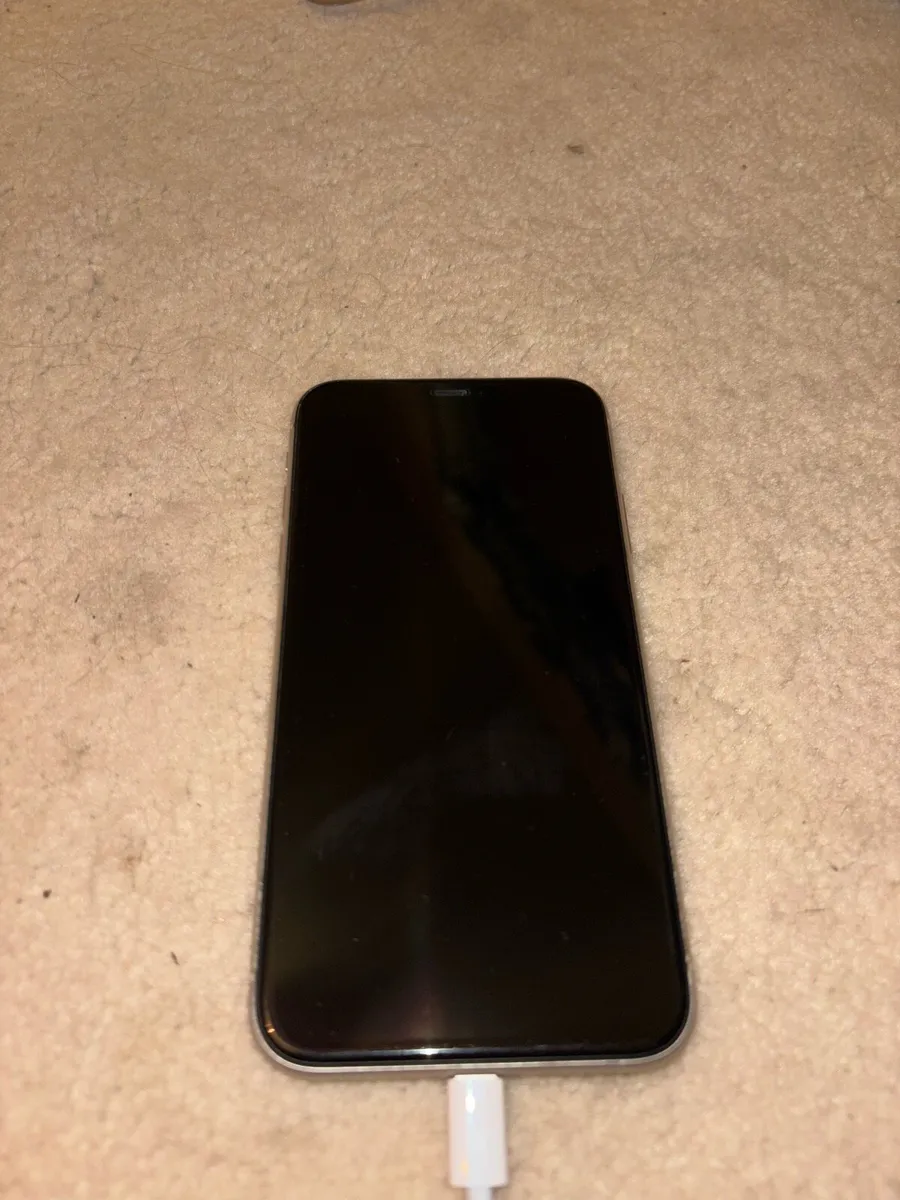 iPhone 11 - Image 2