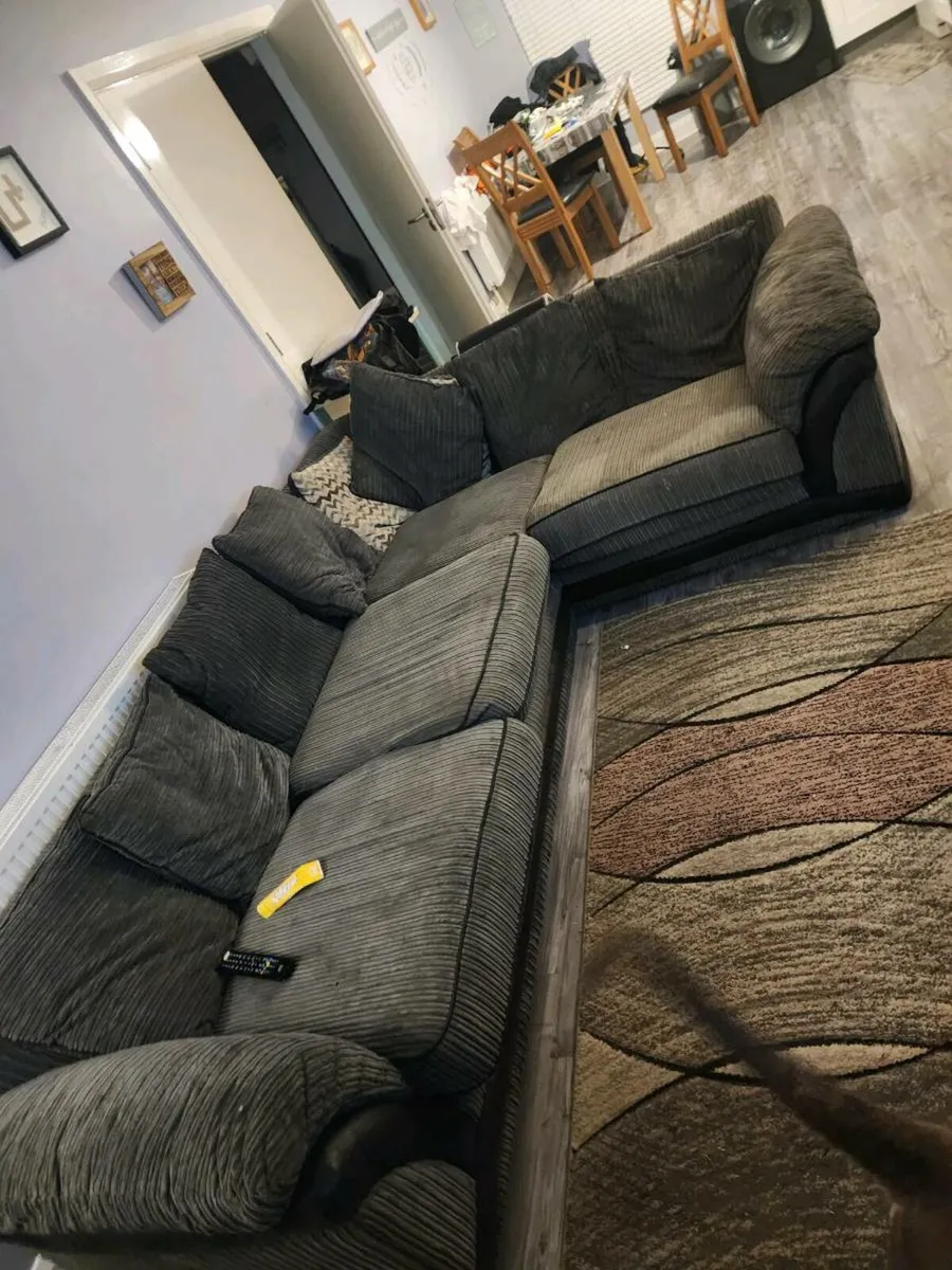 Couch - Image 2
