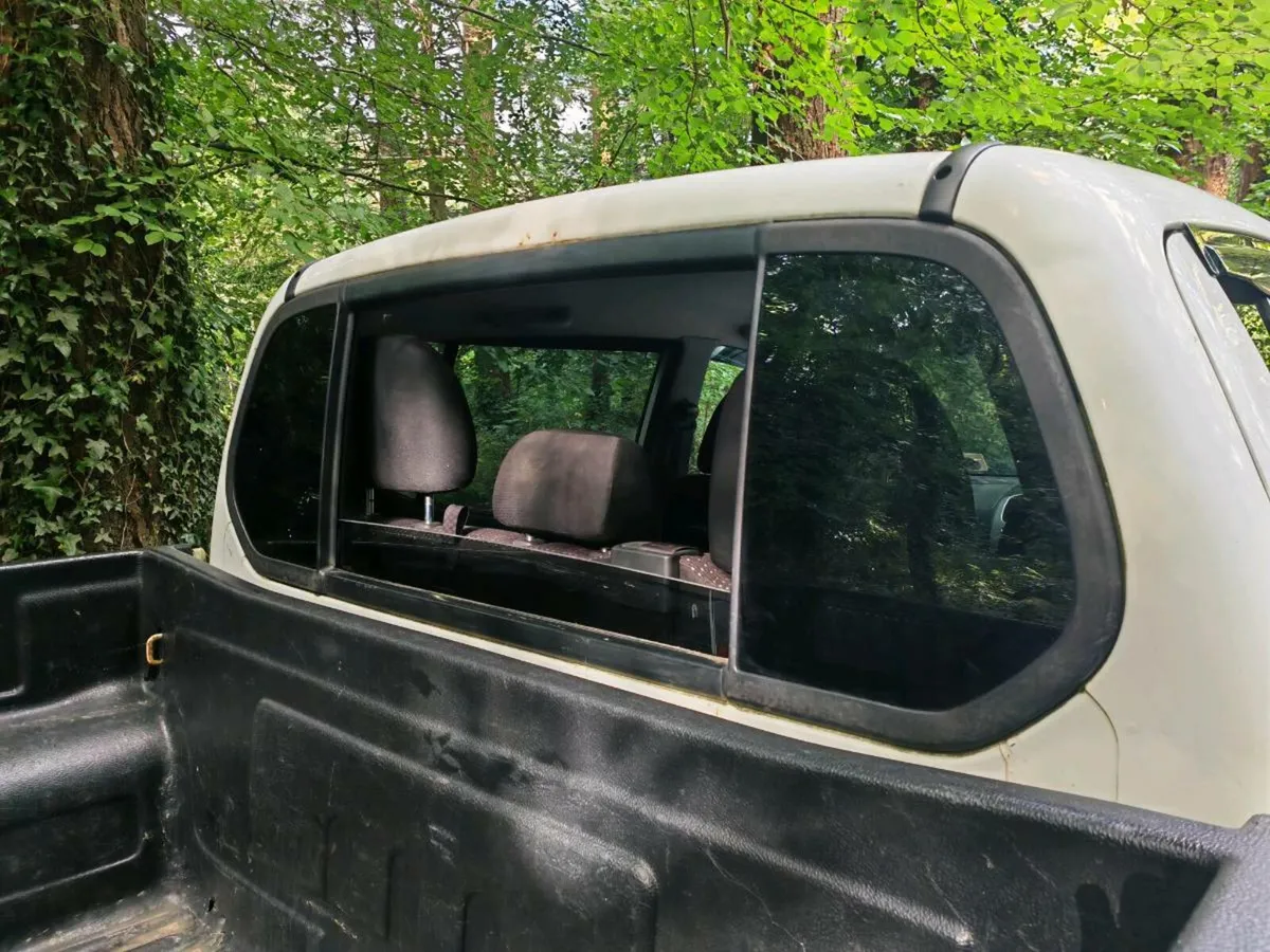 142 L200 2.5D 4x4Trojan CrewCab tax07/26&test04/26 - Image 4