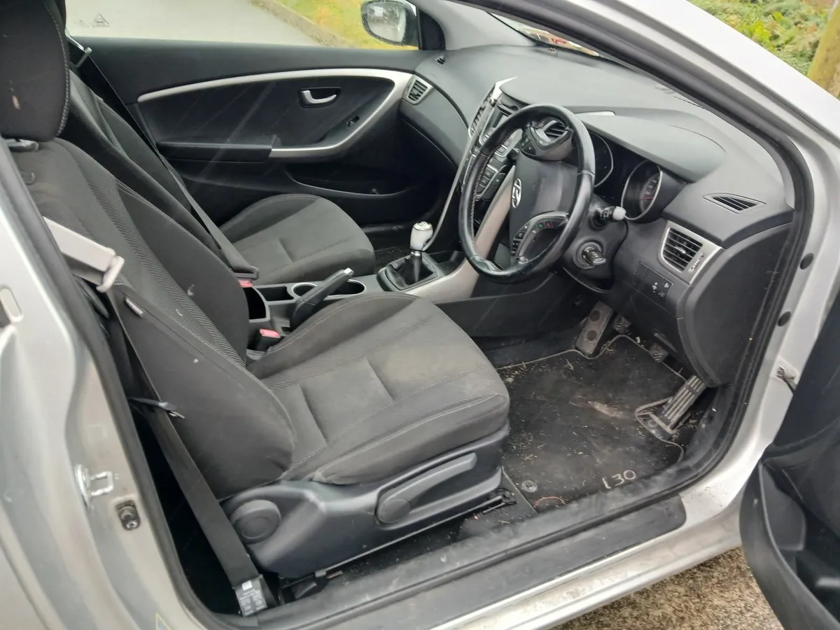Hyundai i30 2013 carvan 12 month doe tax - Image 2