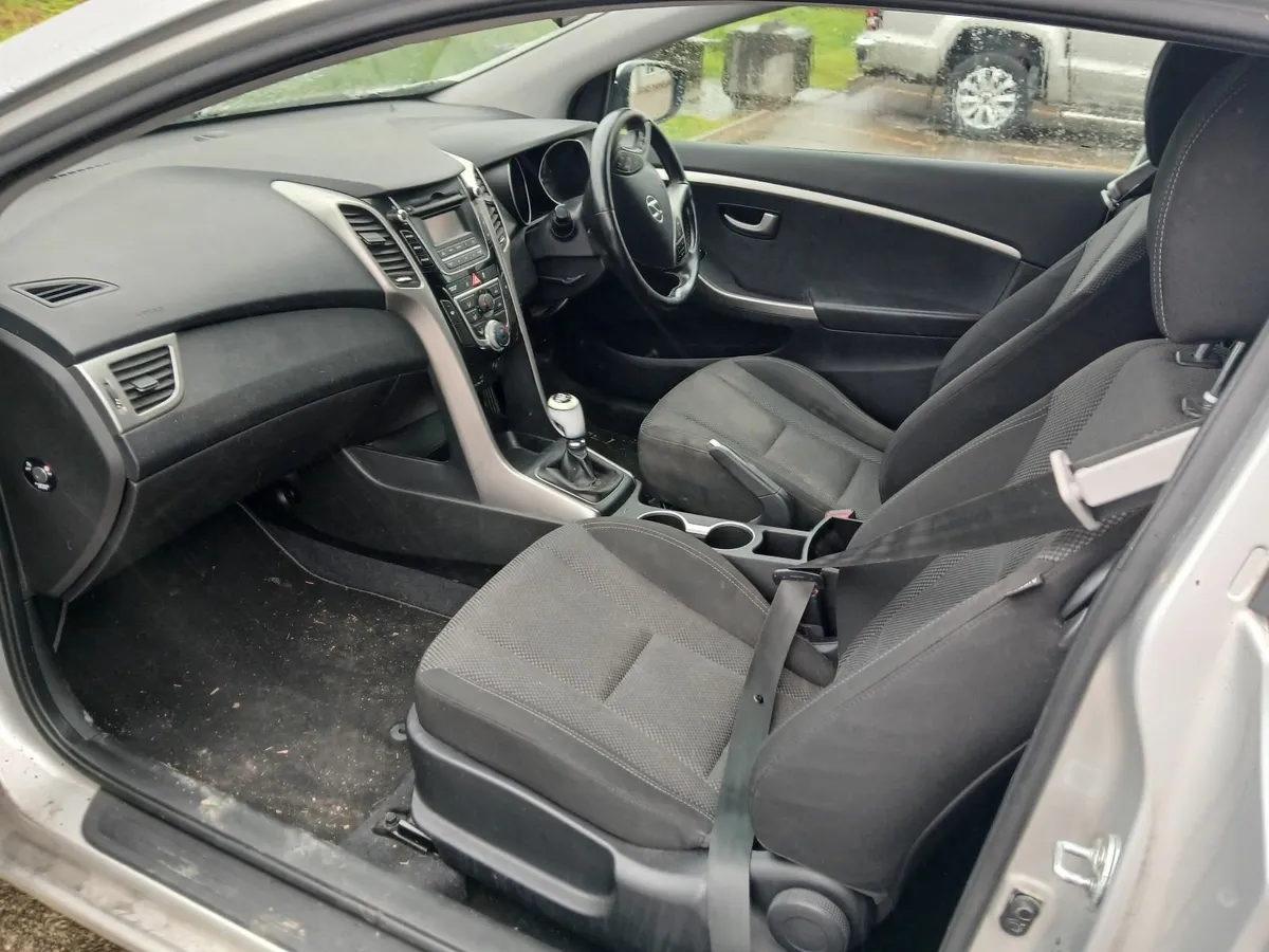 Hyundai i30 2013 carvan 12 month doe tax - Image 3